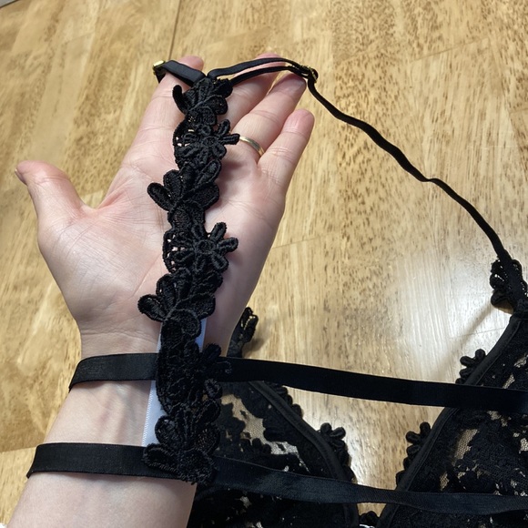 2 Lovely bras - Picture 6 of 16